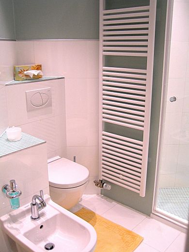Bad en-Suite / Einbaumöbeln