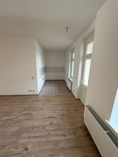 Großzügige 2-Zimmer mit neuem Laminat, Dusche und Balkon in ruhiger Lage! – PHOTO-2025-11-04-10-36-15_2