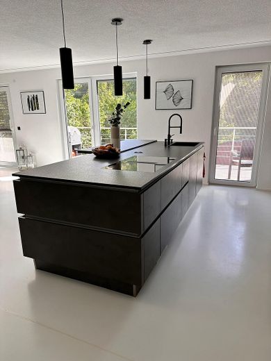 Exclusive house with a separate apartment in a quiet location on the edge of the forest in Tuttlingen – Küche EG