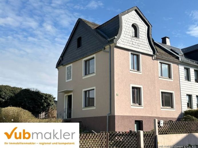 Charmante Doppelhaushälfte mit Garten in ruhiger Lage von Berg – Foto 1