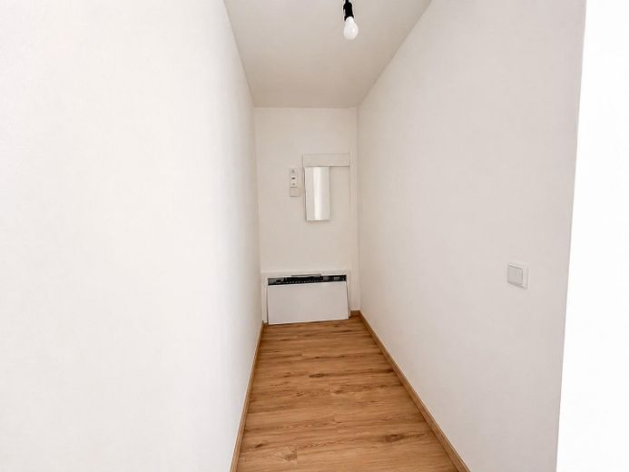 Neubau Dachgeschosswohnung, Gehobener Standard, Fußbodenheizung, Erstbezug, super Lage – Foto 17