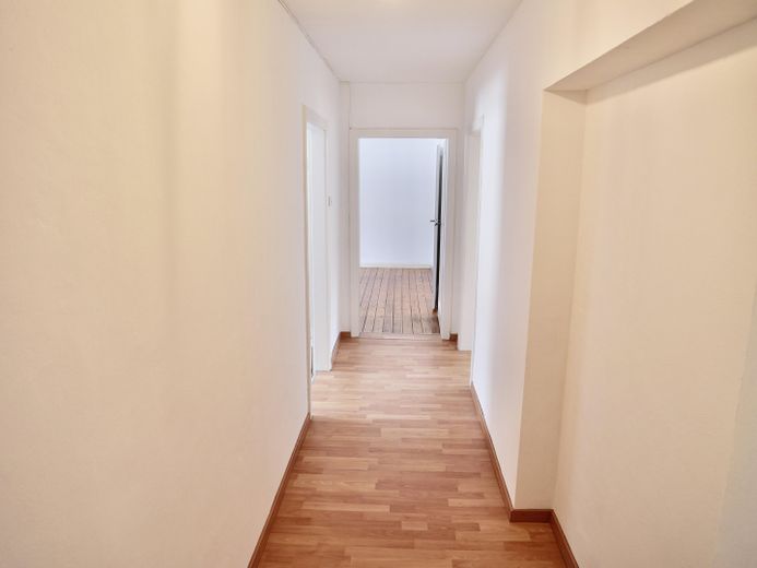 Abitare con stile nel cuore di Erlangen – affascinante appartamento d’epoca di 3 locali in una posizione privilegiata nel centro città – Flur_1