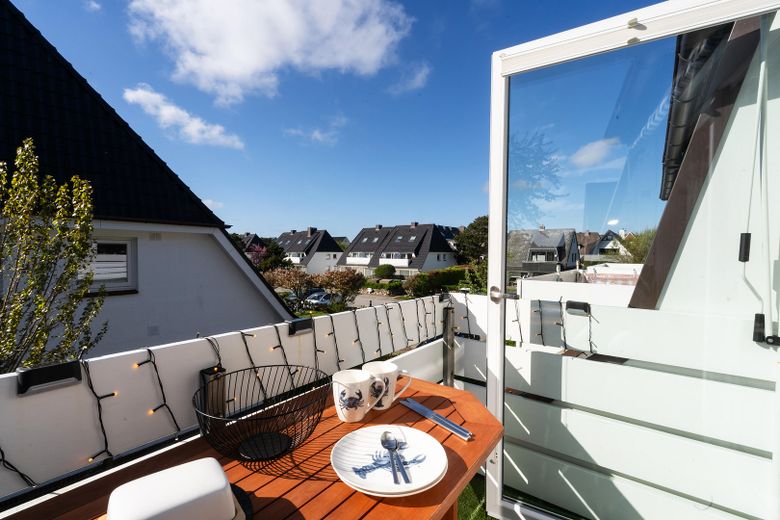 ZIELORIENTIERT INVESTIEREN 2 Zi.+Spitzboden End-Whg. in zentraler, ruhiger Lage in Wenningstedt – Balkon