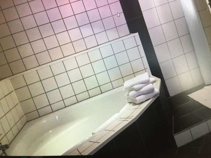 Kapitalanlage mit Charakter – Stilvolles Mehrfamilienhaus mit Perspektive & solider Substanz – Wohnung 4 Badewanne
