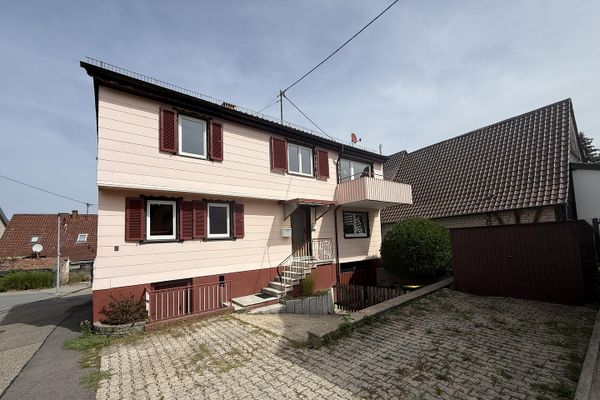 Elastyczny w użytkowaniu dom dwurodzinny – idealny dla rzemieślników lub jako dom wielopokoleniowy