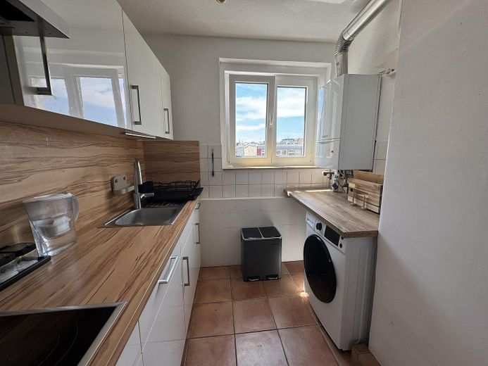Provisionsfrei,renoviert,ruhig,95qm Wohnung 3,5 Zimmer+Küche mit EBK,Tageslichtbad,Südbalkon – Küche