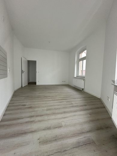 Living or investing in the heart of Erfurt – Vacant apartment in an attractive location – Wohnzimmer