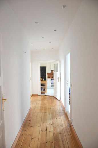 ab Nov verfügbar: 4‑ZKB Neubau Wohnung, EBK, Glasfaser, im Grünen und super angebunden. – Foto 1