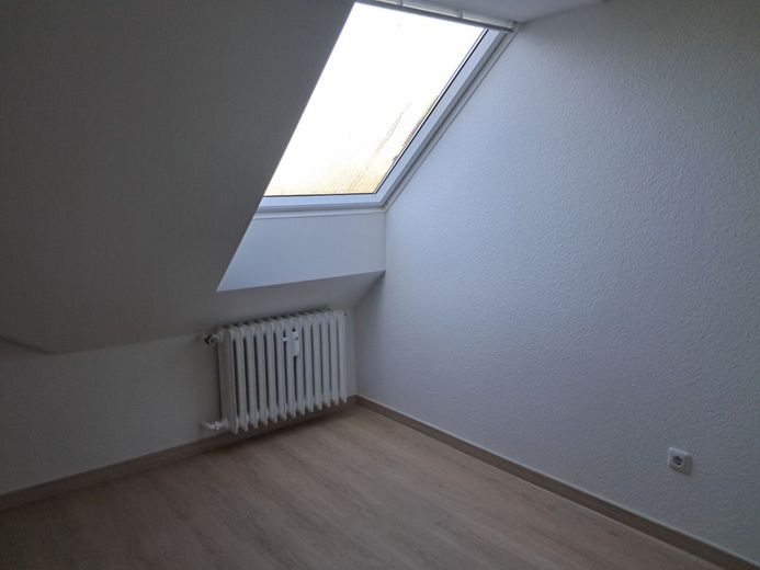 3-Zimmer-Mietwohnung in Holzminden/Neuhaus zu vermieten - Komplett renoviert/teilsaniert in 2025 – Schlafzimmer 1