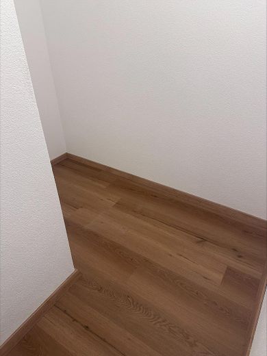 Kompletnie wyremontowane mieszkanie 3,5-pokojowe z windą i garażem – Abstellraum