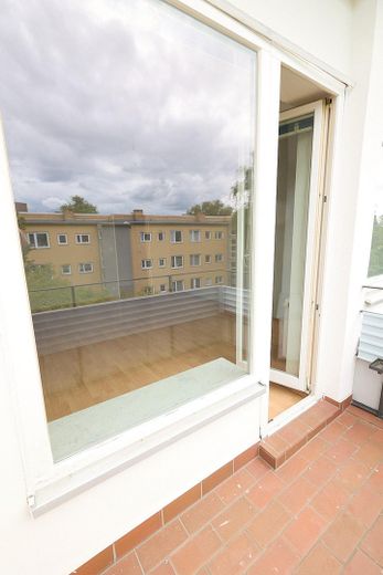 Piso de 3 habitaciones con balcón en buena ubicación, Berlín Norte-Charlottenburg, directamente del propietario – Balkon 2
