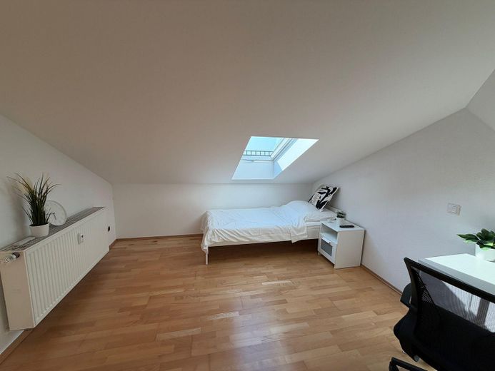 Zimmer 7 Shared/Couple Room