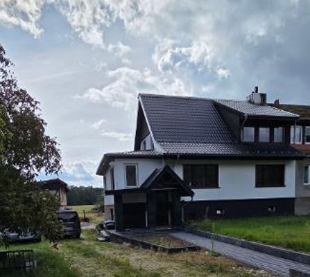 Semi-detached house with ancillary buildings, already partially renovated
