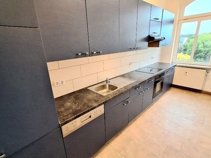 Geräumige 2-R. Whg. m. Balkon und EBK – Foto 1