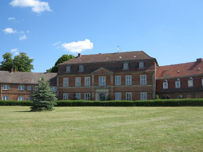 einzigartiges GUTSHAUS in halbrunder Bauweise Nähe Müritz – Foto 3