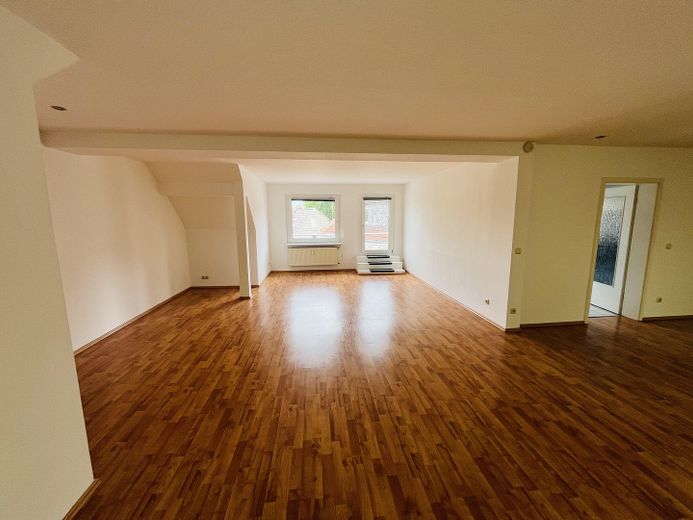 Dachterrasse mit Blick ins Grüne. Ganz oben. Ganz für sich. Ganz ruhig. Mitten im Wasserviertel. – Loungebereich