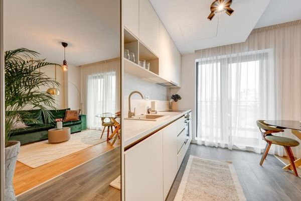 **appartamento di due locali con cucina componibile e balcone**