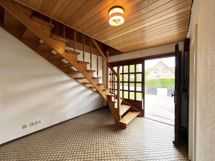 Haus im Grünen – Eingangsflur und Treppenaufgan