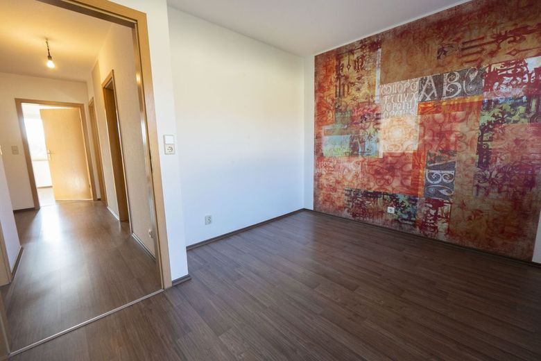 Vollunterkellertes Reihenhaus in ruhiger Stadtrandlage mit Garten und separater Garage – Kinderzimmer 1 1.OG