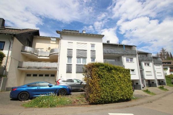 Exklusive 6-Zimmer-Eigentumswohnung mit 2 Balkonen, hochwertiger Einbauküche, gehobener Ausstattung