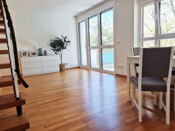 Wymarzone mieszkanie dwupoziomowe w Allach – Wohnzimmer