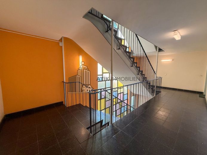 ATIK: Zentrale Bürofläche in Mannheims bekanntester Büromeile direkt am Wasserturm - provisionsfrei – Treppenhaus
