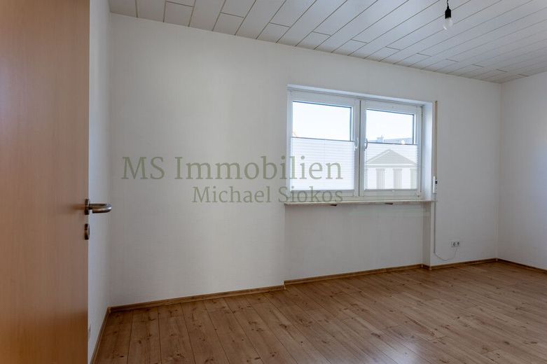 *** Charmante 4-Zimmer-Hochparterre-Wohnung mit Terrasse und Garten *** – Zimmer 2 Ansicht 2