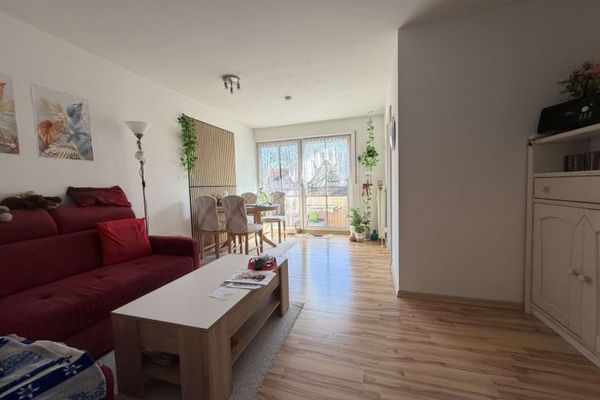 Sehr gepflegte u. gut geschnittene 3 Raumwohnung in ruhiger Lage