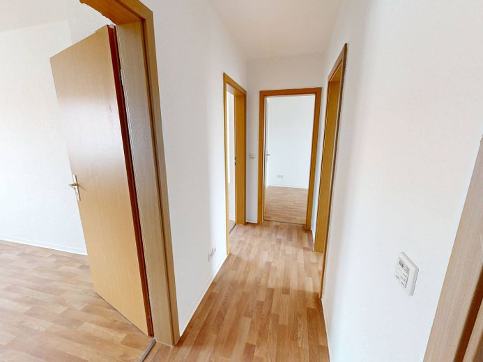 Your new feel-good home: Bright 3-room apartment with fitted kitchen and bathtub – Flur
