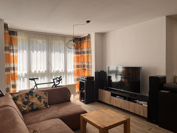No commission: Well-laid-out 68 m2 ground floor apartment with terrace in a prime location – Wohnzimmer