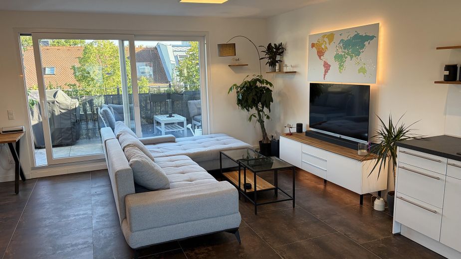 Provisionsfrei! Modernes Penthouse mit großer sonniger Dachterrasse – Wohnen