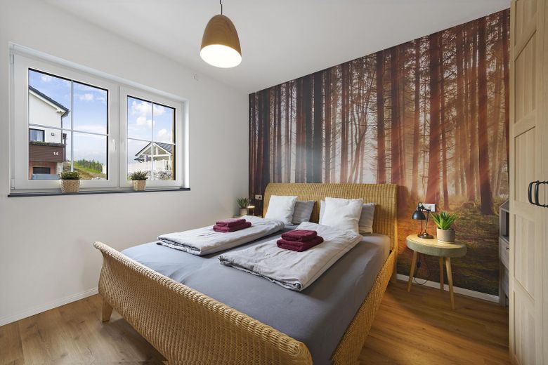 Exklusives und junges EFH mit Ferien-/Einliegerwohnung **provisionsfrei** – Fewo-Schlafzimmer 1