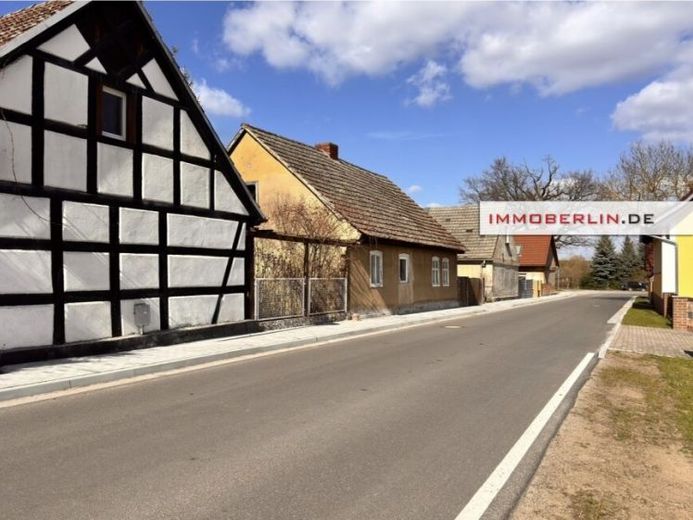IMMOBERLIN.DE - Occasione di ristrutturazione! Casa storica con annessi – Photo 1