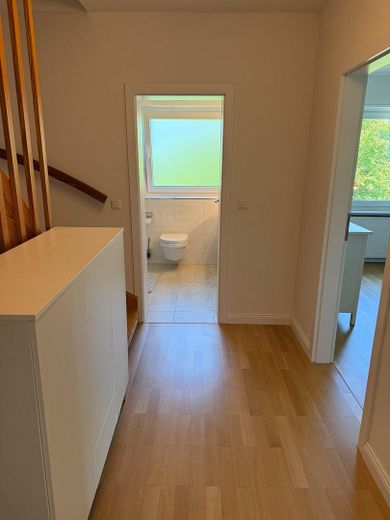 Gerenoveerde eindwoning met kelder en verbouwde zolder – Flur 1. Stock