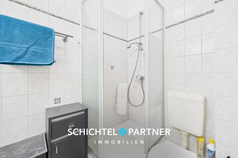 Hastedt | Attraktives Reihenmittelhaus für Investoren in zentraler Lage – S&amp;P | Duschbad