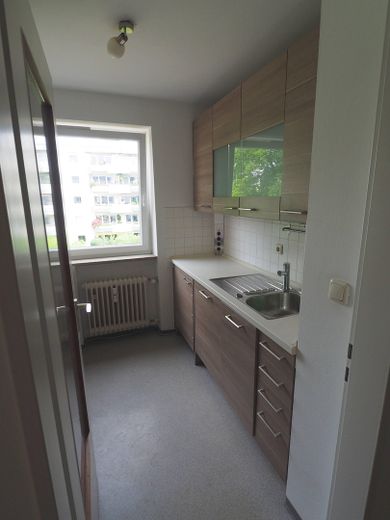 3-Zimmer-Wohnung mit Südbalkon & 2 Bädern in ruhiger Innenhoflage - Sendling Westpark – Küche