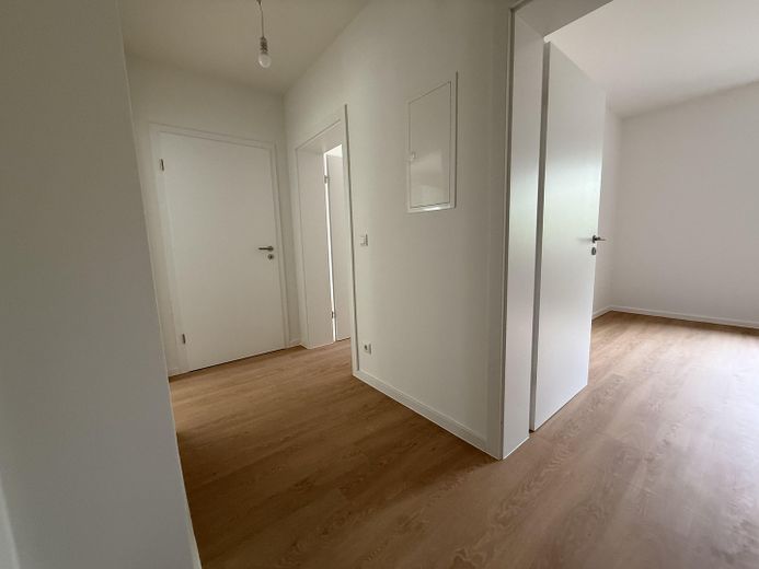 Kernsanierte 2-Zimmer-Wohnung im EG mit Fußbodenheizung und Stellplatz – फोटो 1