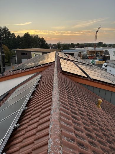 Dach PV-Anl. und Solarthermie