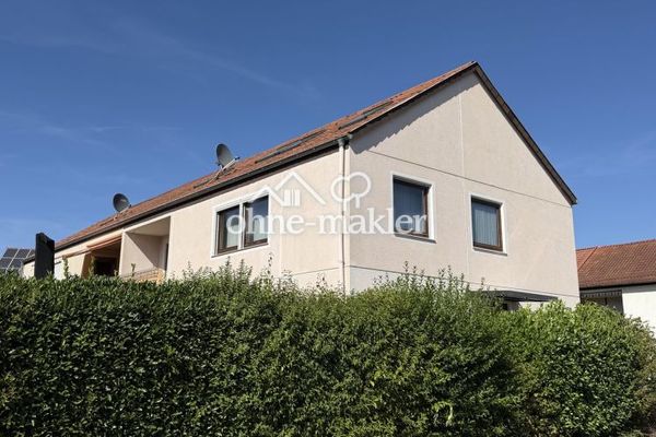 Casa bifamiliare in zona residenziale tranquilla