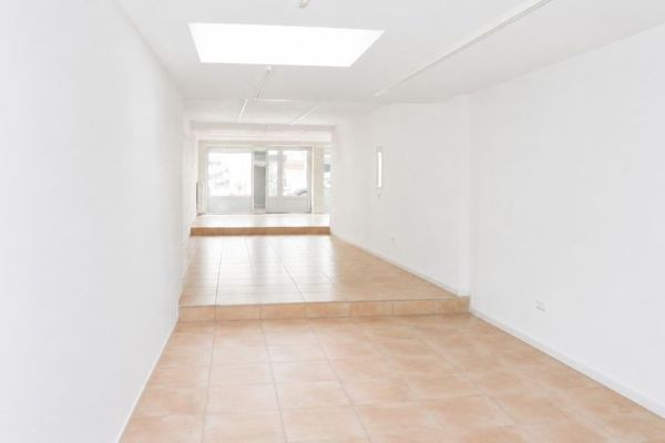 1 A konumunda ticari alan + kültür anıtında yaklaşık 30 m² ek tonozlu oda