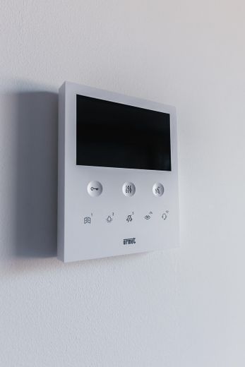 Praxis- oder Gewerbeimmobilie 49m² in Buckau – frisch-sanierter Erstbezug – Klingeanlage