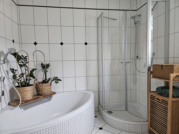 Traumhaftes Wohnen in Gerolfing – Badezimmer