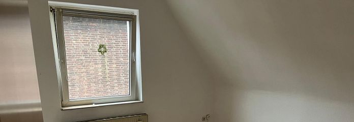Gepflegte 2-Zimmer-Dachgeschosswohnung in Oberhausen – ab 01.11.2026 zu vermieten – Wohnzimmer