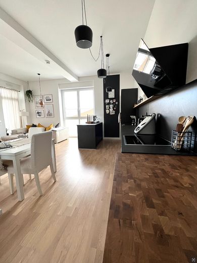 Moderne 3-Zi-Wohnung mit 2 Balkonen, hohen Decken uvm. – Küche