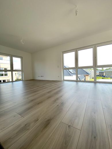 Ambizione urbana. Vivere nel verde. Esclusivo appartamento di 4 locali alle porte di Amburgo – Wohn- Essbereich 