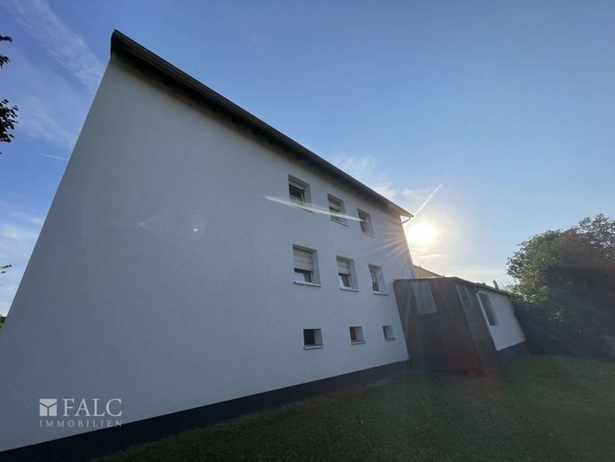 Erstbezug nach Sanierung: Helle Dachgeschosswohnung mit gehobener Ausstattung in Langenzenn – Haus