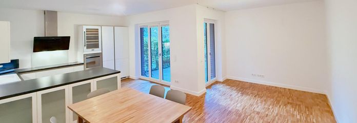 Freshly renovated in Othmarschen: 4 rooms, each with a garden door – commission-free – Wohnbereich zum Westgarten