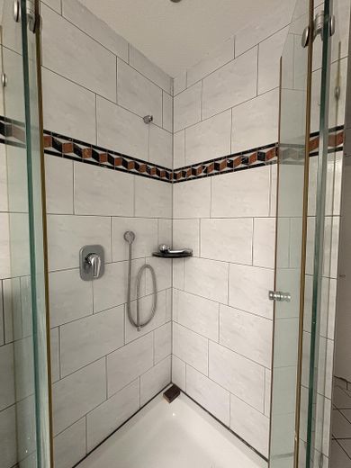 Renovierte 3-4 Zimmerwohnung in der Fußgängerzone! Provisionsfrei! – Dusche