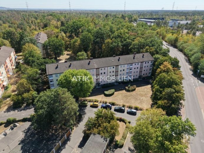 ATIK: Starkes Gesamtpaket: Renovierte 2-Zimmer-Wohnung inkl. Garage & Einbauküche – Foto 1