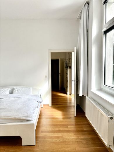 Provisionsfrei - wunderschöne, vermietete Altbauwohnung m. 3 Zimmern, heller Wohnküche, Balkon – Schlafzimmer Richt.Wohnzimmer